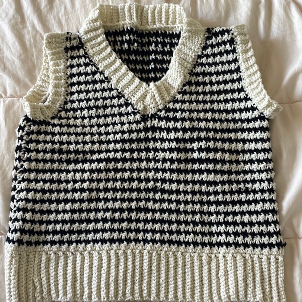 BRAND NEW Crochet Houndstooth Vest